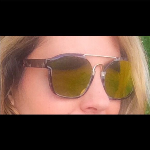 Mirrored sunglasses 😎 with grey leopard frames - Picture 2 of 8